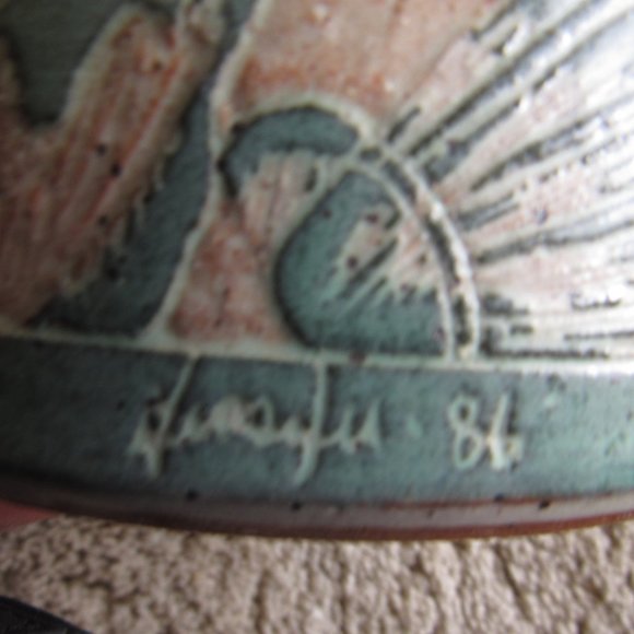 Vintage Carved Sea Shells Pottery Bowl - Picture 6 of 7